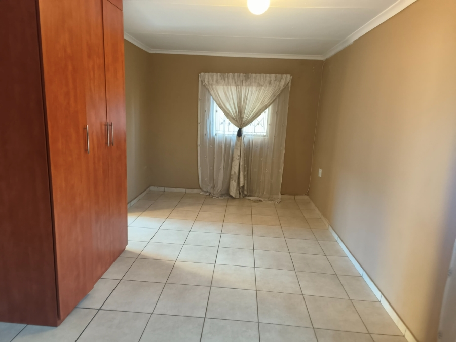 To Let 1 Bedroom Property for Rent in Promosa North West